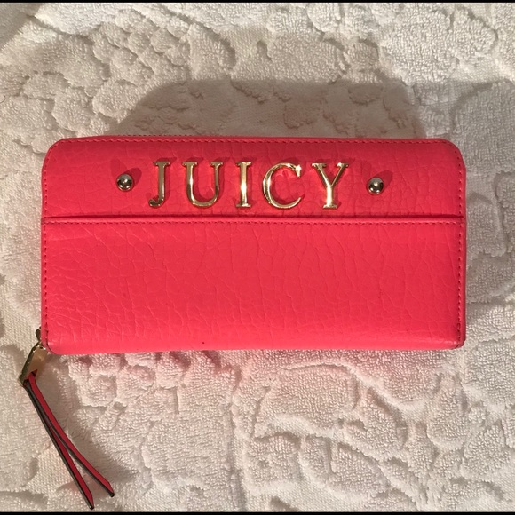 Juicy Couture Handbags - Juicy Couture Leather Zippered Clutch Wallet